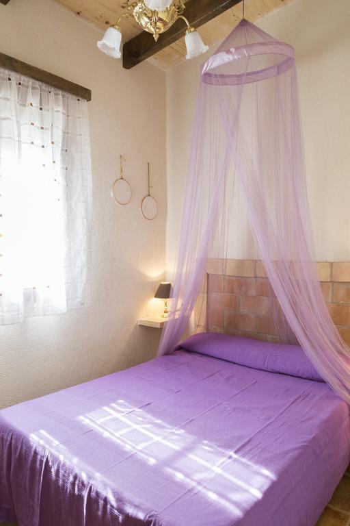 Casa La Tora Guest House Делтебре Стая снимка