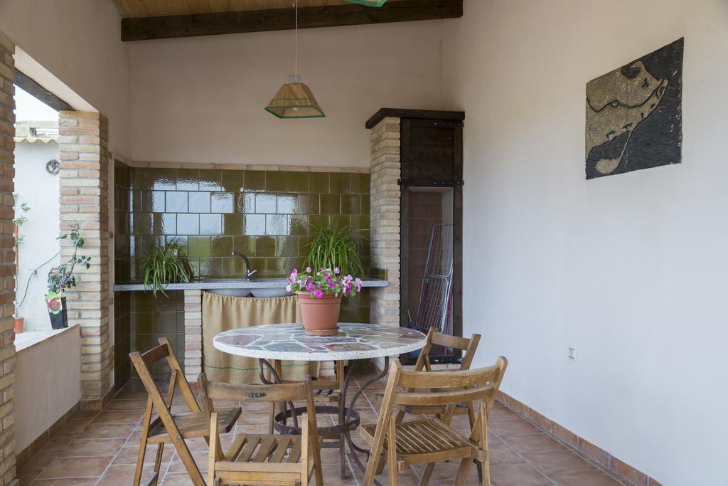 Casa La Tora Guest House Делтебре Екстериор снимка