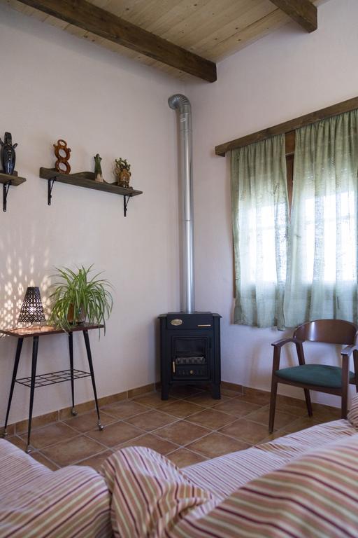Casa La Tora Guest House Делтебре Екстериор снимка