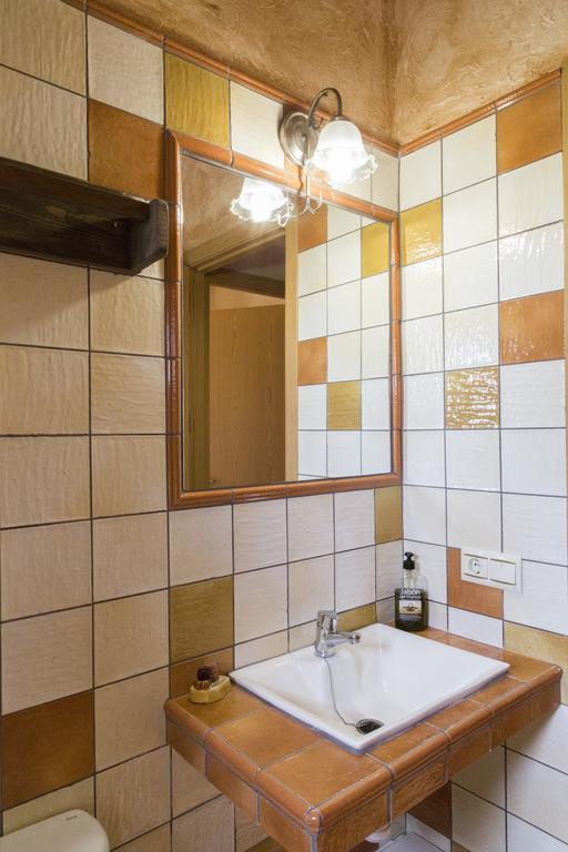 Casa La Tora Guest House Делтебре Екстериор снимка